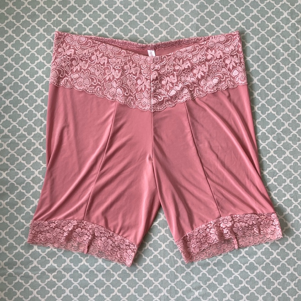 Undersummers Blush Signature Lace Slipshort 2X 9” Inseam